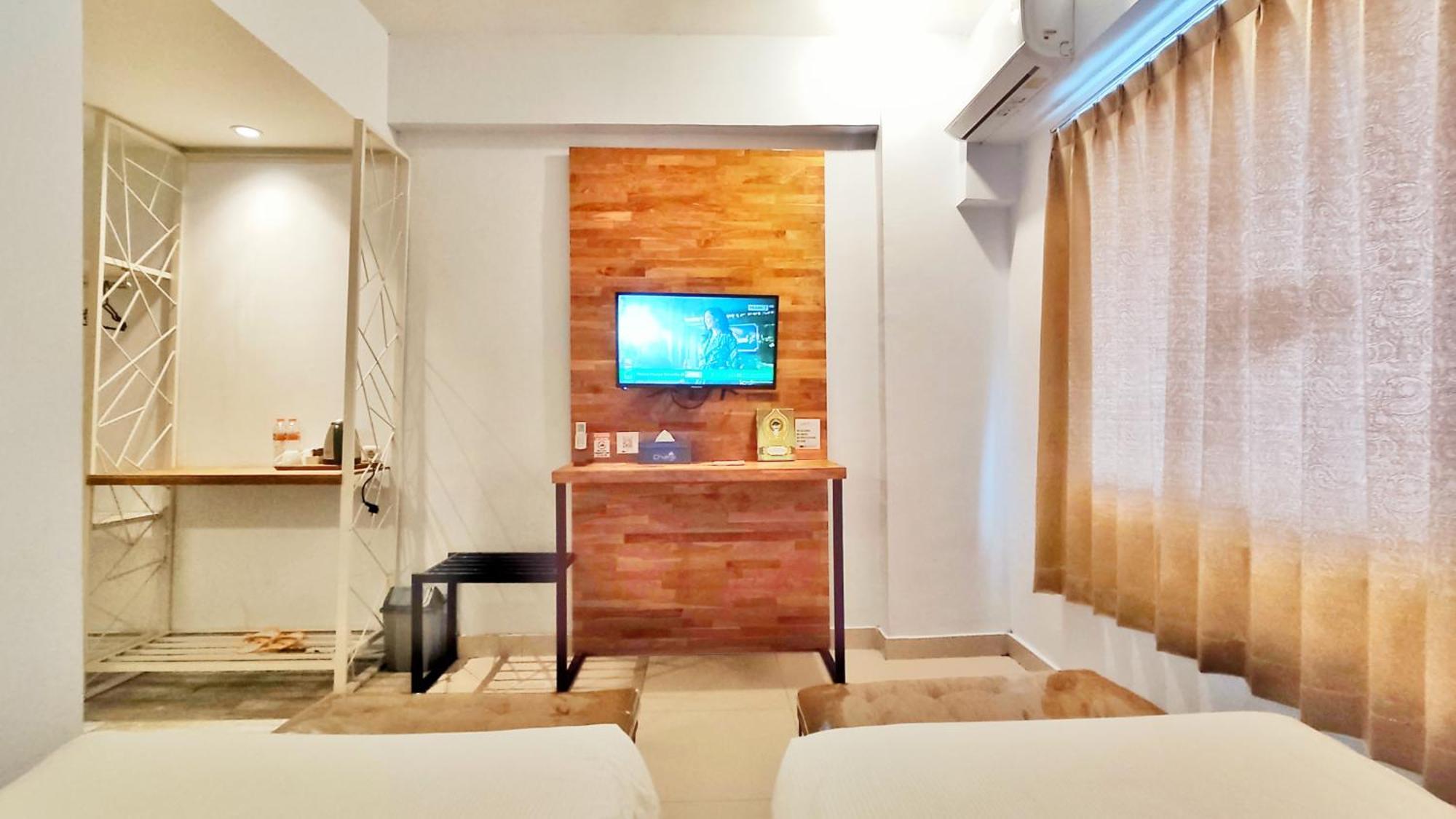 Votel Hotel Charis Tuban Tuban  Exterior foto